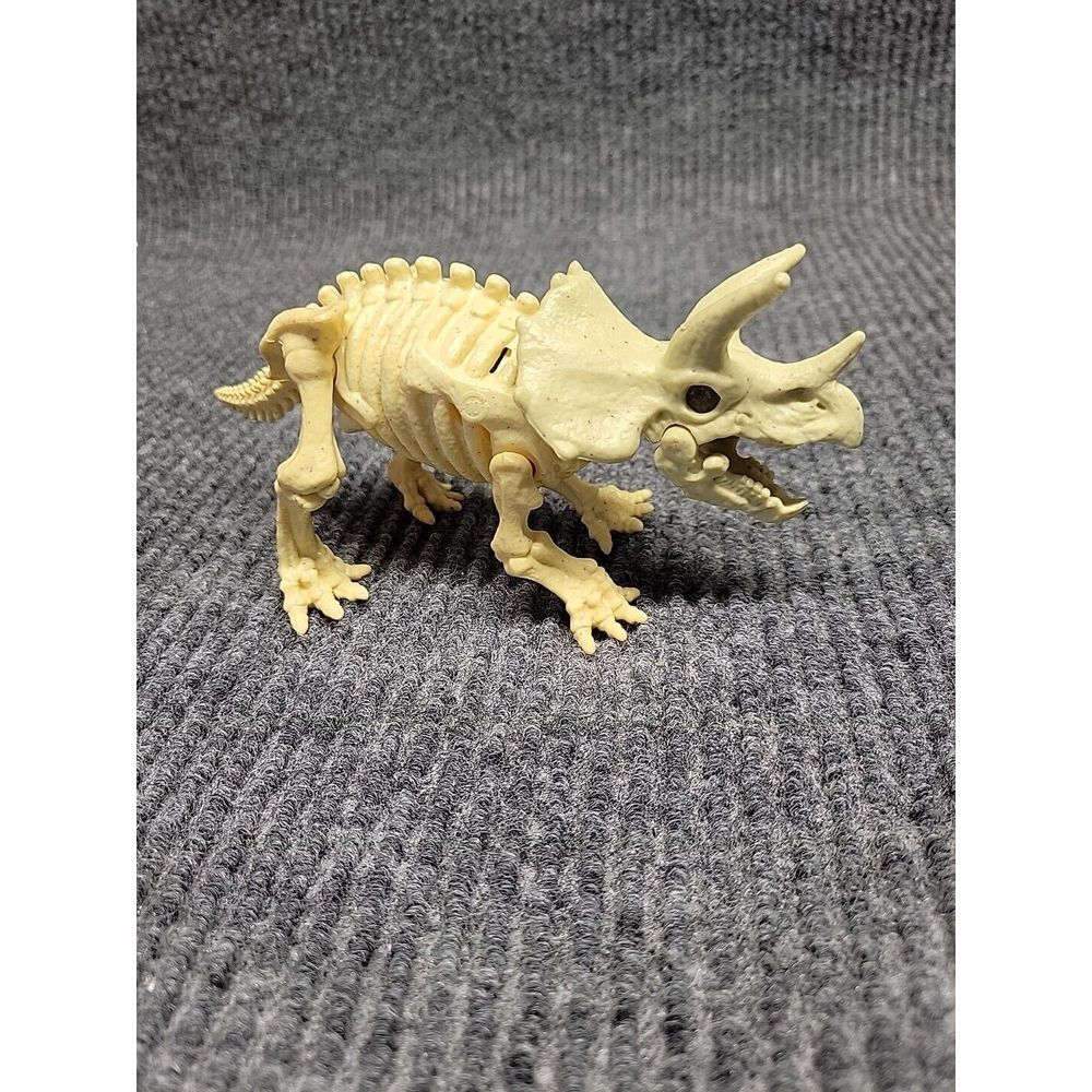 Robo Alive Dino Fossil Triceratops‎ By Zuru